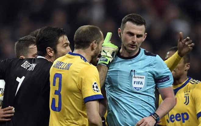 Buffon chửi trọng tài là là 'đồ đàn bà' Ảnh 2