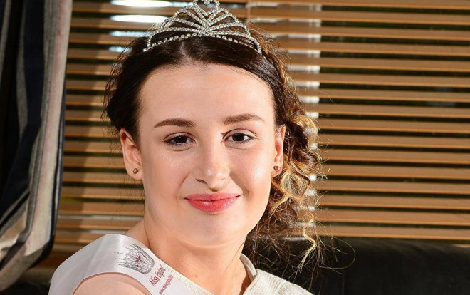 Nữ sinh bại não vào bán kết Hoa hậu Anh Ảnh 2