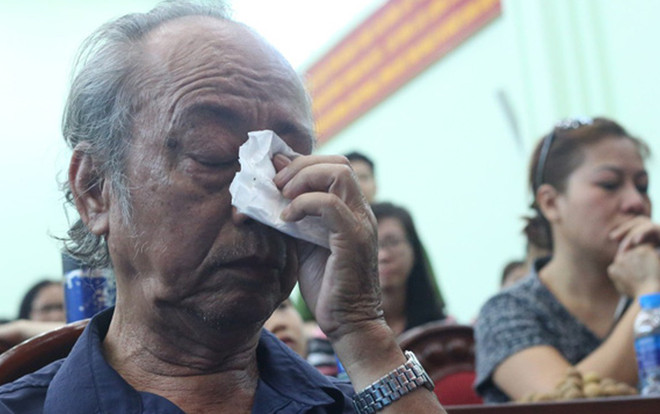 Cư dân Carina khóc trong phút tri ân Cảnh sát PCCC dũng cảm cứu người Ảnh 2