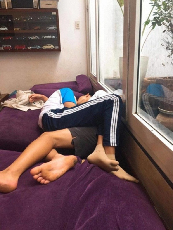 Dân mạng phản ứng gay gắt trước cảnh đôi trẻ có hành động đi quá giới hạn ngay tại quán trà sữa Ảnh 5