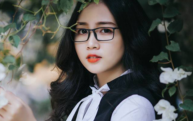 Dù đeo kính cận nhưng nữ sinh này vẫn hút hồn người đối diện đến không ngờ Ảnh 2