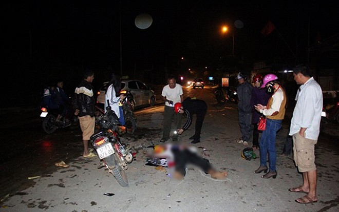 Va chạm giữa 2 xe máy, 4 người thương vong Ảnh 2