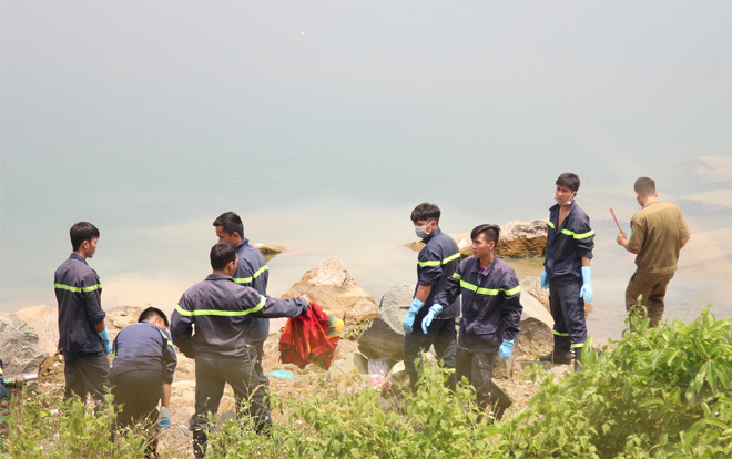 Cha mẹ gào khóc thảm thiết bên thi thể cậu con trai duy nhất trong gia đình bị chết đuối Ảnh 2