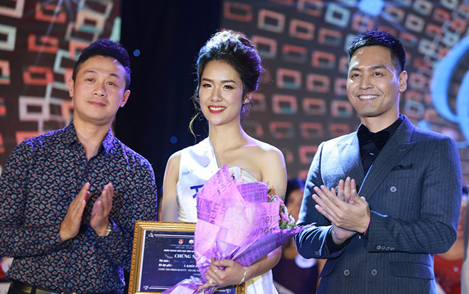 BTV Anh Tuấn dí dỏm đặt câu hỏi cho nữ sinh tài năng trường báo Ảnh 2