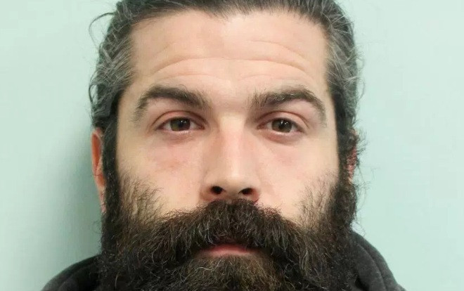 Gã đàn ông phải khai báo cảnh sát mỗi khi 'quan hệ' với phụ nữ Ảnh 2