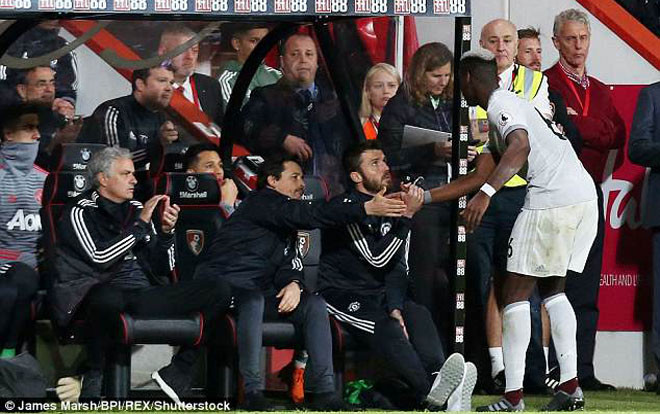 M.U 'nổi sóng': Pogba không thèm bắt tay… Mourinho! Ảnh 2