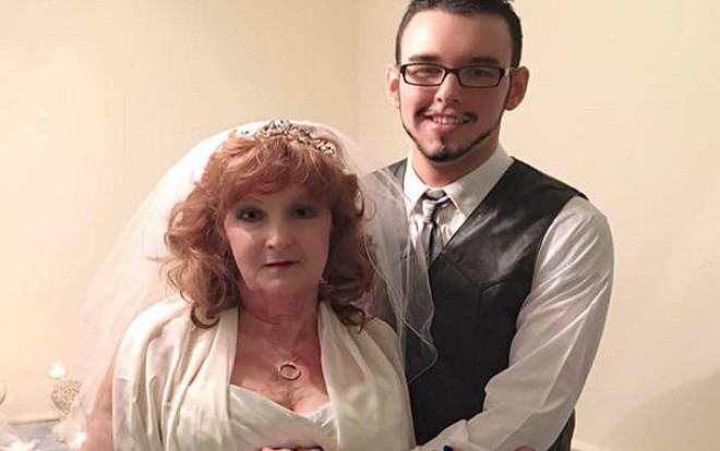 Chàng trai đôi mươi trúng tiếng sét ái tình của bà lão 72 tuổi Ảnh 2