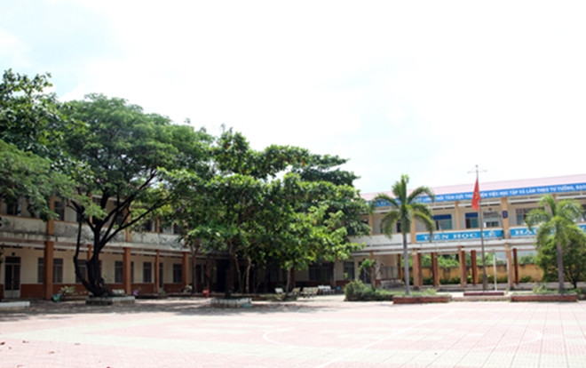 Vụ cô giáo 'quyền lực' im lặng không giảng bài: Khiển trách cô chủ nhiệm, 2/3 giáo viên chịu liên đới Ảnh 2