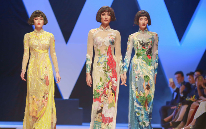 Top 3 Hoa hậu Hoàn vũ để tóc ngắn hoá 'nàng Coco' kiêu kì sải bước mở màn Tuần lễ thời trang Ảnh 2