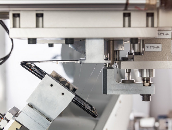 Cận cảnh robot phá huỷ iPhone mới nhất của Apple Ảnh 4