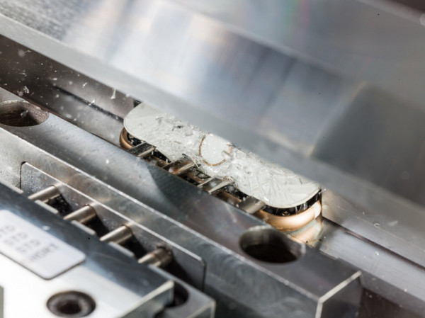 Cận cảnh robot phá huỷ iPhone mới nhất của Apple Ảnh 5