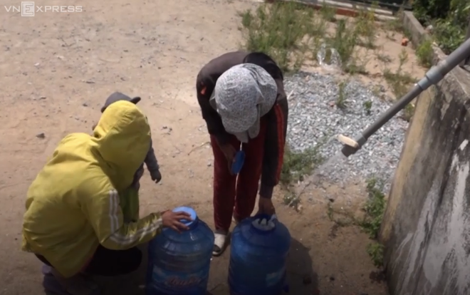 Nắng nóng kéo dài, giếng nước ở Ninh Thuận trơ đáy Ảnh 2
