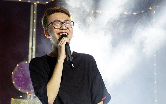 Chia tay khóa cuối nhưng sinh viên ĐH Luật lại được phen cười thả ga cùng cha đẻ siêu phẩm thả thính 'Người âm phủ' - Osad Ảnh 2