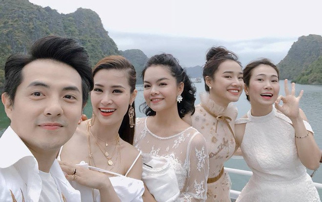 Nhã Phương rạng rỡ, tươi tắn selfie cùng dàn sao giữa 'bão' dư luận về Trường Giang - Nam Em Ảnh 2