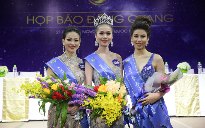 Hoa hậu Biển Việt Nam toàn cầu 2018 bỡ ngỡ, lúng túng khi trả lời truyền thông sau đăng quang Ảnh 2