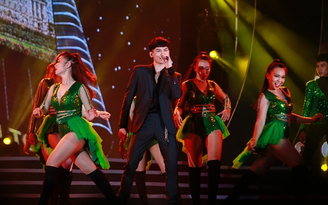 Ali Hoàng Dương mang hit 'đánh chiếm' đêm chung kết Hoa hậu biển Việt Nam toàn cầu 2018 Ảnh 2