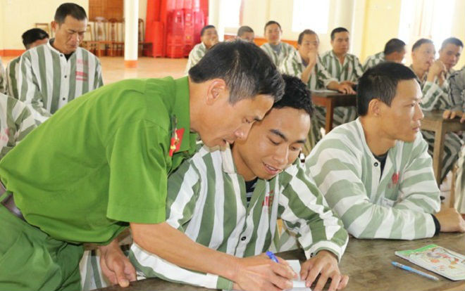 Lớp học chữ gieo khát vọng hoàn lương Ảnh 2