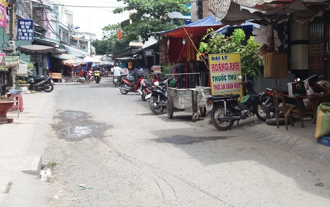 Tên cướp bịt khẩu trang giật dây chuyền vàng giữa ban ngày Ảnh 2