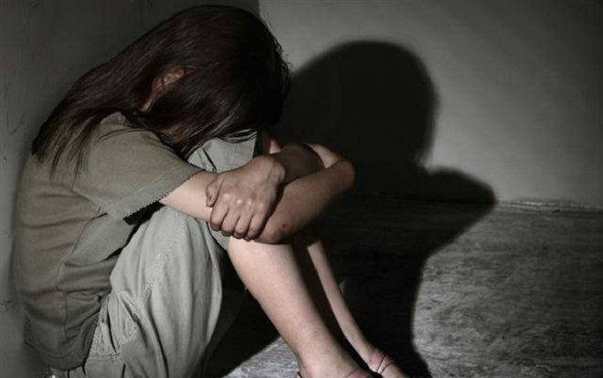 Buộc thôi việc với thầy giáo có hành vi sờ soạng, ngắt nhéo vùng nhạy cảm học sinh nữ suốt 4 năm Ảnh 2