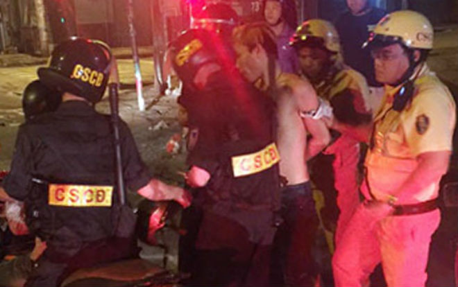 Yêu cầu dừng phương tiện kiểm tra, 2 thanh niên đánh Công an tới tấp Ảnh 2