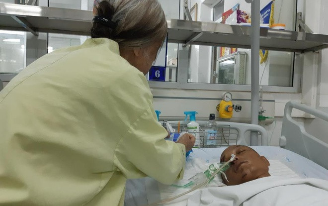 Mẹ người đàn ông bị xe bán tải kéo lê hàng trăm mét: ‘Tiền bạc không còn, sắp tới chẳng biết lấy gì đóng viện phí cho con’ Ảnh 2