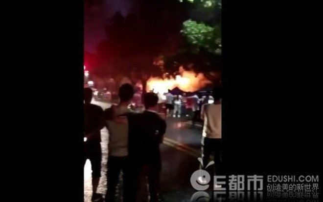 Lửa cháy dữ dội thiêu rụi quán karaoke Trung Quốc, 18 người thiệt mạng Ảnh 2