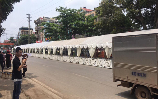 Đám cưới 300 mâm cỗ trong rạp cưới khổng lồ khiến dân mạng xôn xao Ảnh 2