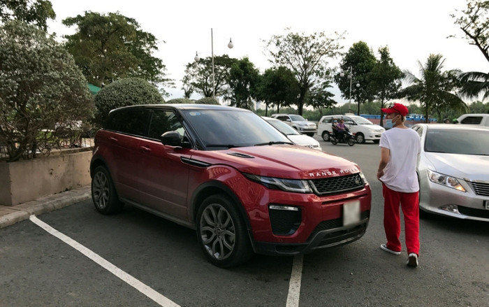 Khẳng định 'không thích đi xe máy', Sơn Tùng M-TP đang sử dụng xe hơi nào? Ảnh 2