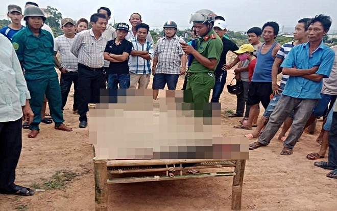 Hoảng hồn phát hiện nam thanh niên chết trong tư thế treo trên cây trứng cá Ảnh 2