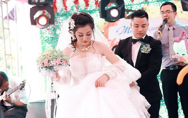 Hữu Công tươi rói trong đám hỏi với vợ sắp cưới xinh như hot girl Ảnh 2