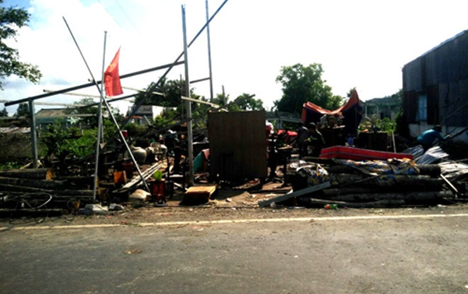 Mưa kèm giông lốc làm hư hỏng hơn 50 căn nhà ở miền Tây Ảnh 2