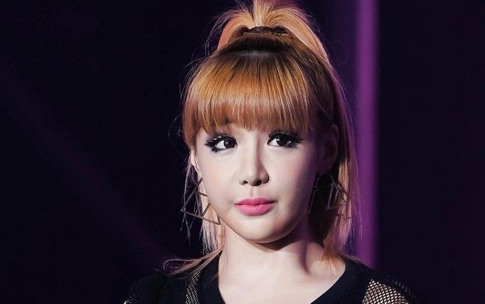 Park Bom lên tiếng khi scandal sử dụng chất cấm bị lật lại: 'Làm sao tôi có thể chữa bệnh bằng chất cấm' Ảnh 2