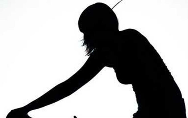 Mâu thuẫn gia đình, vợ mang dao đến quán nhậu đâm chồng nguy kịch Ảnh 2