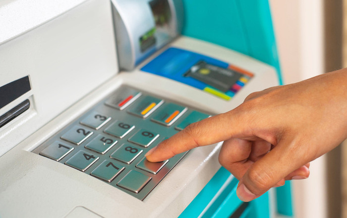 Đây là cách thẻ ATM bị đánh cắp thông tin để làm giả chỉ trong tích tắc Ảnh 2