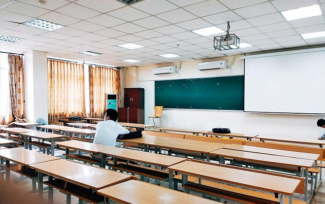 Giáp ngày nghỉ lễ, giảng đường vắng tanh: 4 người tính cả giáo viên Ảnh 2