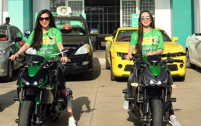 Hot girl mặc áo bà ba cưỡi mô tô 'khủng': 'Chúng tôi luôn trân trọng vẻ đẹp truyền thống' Ảnh 2