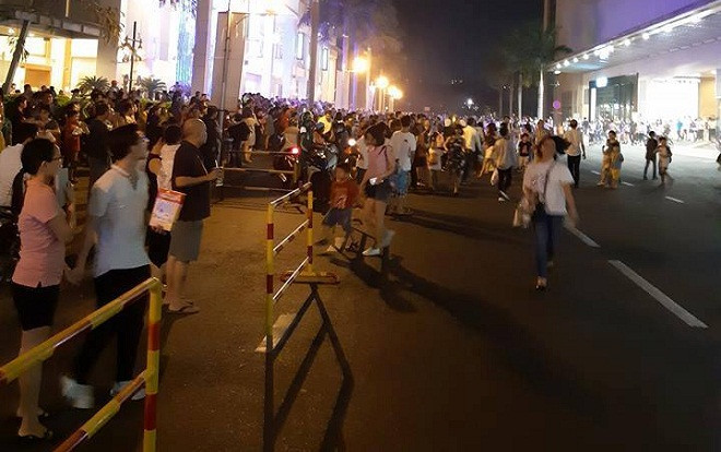 Hệ thống báo cháy Cresent Mall quận 7 gặp sự cố, hàng trăm người hỗn loạn Ảnh 2