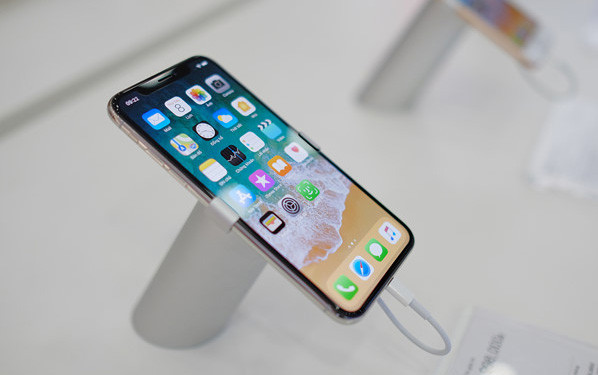 Nhiều điện thoại bom tấn giảm giá mạnh dịp lễ 30/4 Ảnh 2