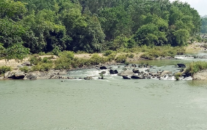 Rủ nhau đi chụp ảnh lưu niệm ở sông Đá Giăng, 2 thanh niên bị đuối nước Ảnh 2