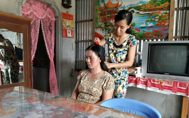 Cha bỏ đi, mẹ mù lòa, nữ sinh học giỏi 'ngập ngừng' trước ước mơ trở thành cô giáo Ảnh 2