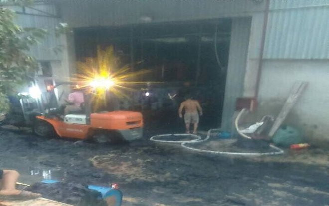 Cháy lớn công ty vải sợi rộng 1.000m2 ở Bình Dương Ảnh 2