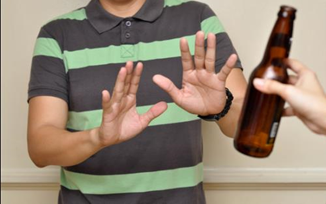 Nghỉ lễ vui mừng vì họp lớp đông đủ nam sinh bị ép rượu đến nỗi phải bỏ lại bao ước mơ còn dang dở Ảnh 2