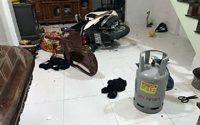 Mâu thuẫn với cha, con trai ôm bình gas đòi châm lửa đốt Ảnh 2