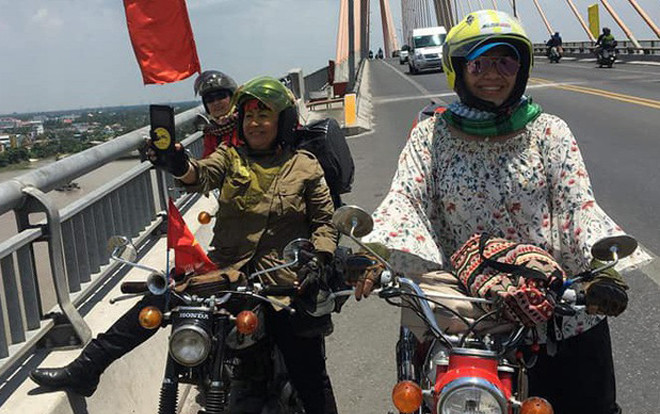 Nhóm phượt thủ toàn các bác gái trung niên chất lừ chạy xe cổ vòng quanh đất nước Ảnh 2