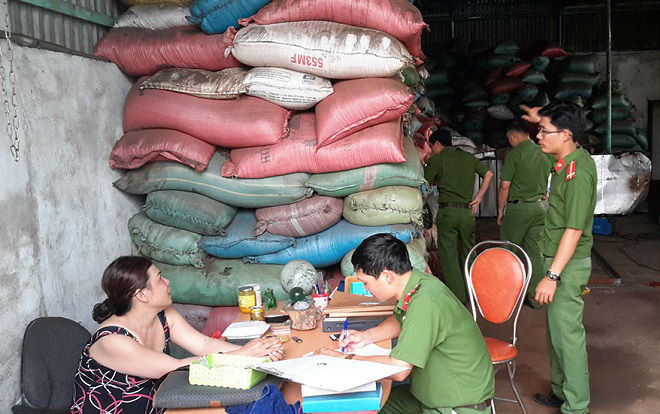 Vụ cà phê trộn lõi pin: Các doanh nghiệp lừa nhau chứ sản phẩm chưa thể đến tay người tiêu dùng Ảnh 2