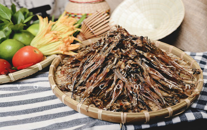 Về miền Tây đừng quên nhắm rượu đế với ‘vũ nữ chân dài’ - Món ngon đặc sắc hiếm nơi nào có được Ảnh 2