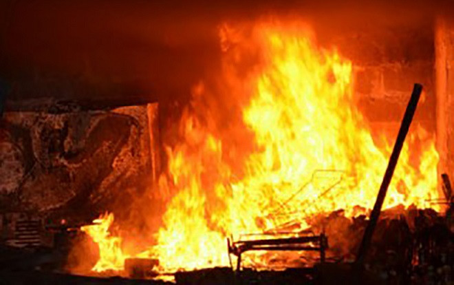 Trộm đồ bất thành, quay sang châm lửa đốt nhà gia chủ Ảnh 2