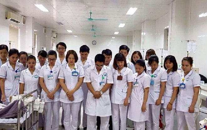 Sự cố chạy thận ở Hòa Bình: 'Mong linh hồn người quá cố được siêu thoát và nhận từ tập thể khoa 1 lạy' Ảnh 2