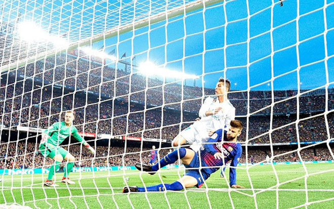 Ronaldo bị bong gân mắt cá chân khiến Real lo 'sốt vó' Ảnh 2