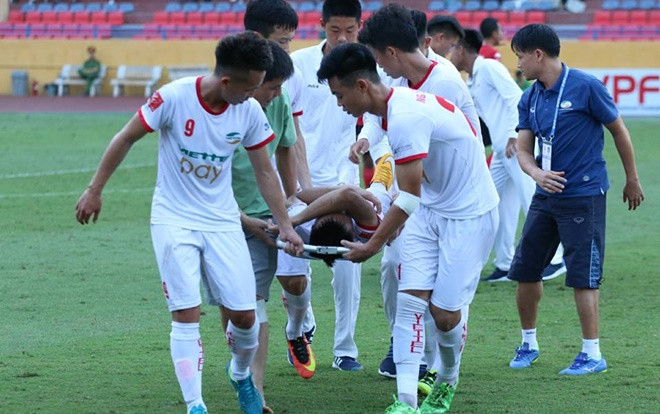 Bóng đá trở thành 'nghề nguy hiểm' ở Việt Nam Ảnh 2